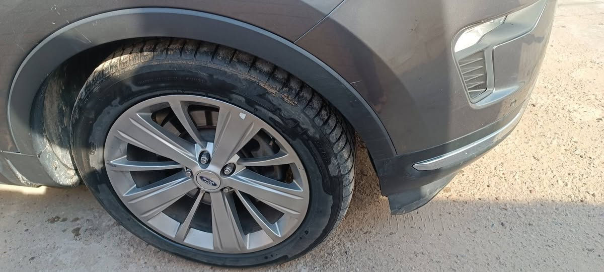 اكسبلورر للبيع 18 لمتد فول ماعدا الفتحة
كامرات امامي خلفي 
داخل جلد كهرباء
7راكب كشنات خلفي كهرباء
تبريد 3قطلع تدفئة كشنات حتى الستيرن 
ويل 20
صندوق كهرباء دكمة وحساس
حساسات رادار شاشة تحكم كبيرة 
مواصفات هواية متنعد 
السيارة جديدة على ايدنة من 2019
حادث بنيد فقط وبدون ايرباك كلها عالشركة ومبيها اي نقص ترايها لزاخو
ماشية 124000كلم وليس ميل
رقم بغداد مكانها بالسيدية
السعر 17500
الاتصال ***********
