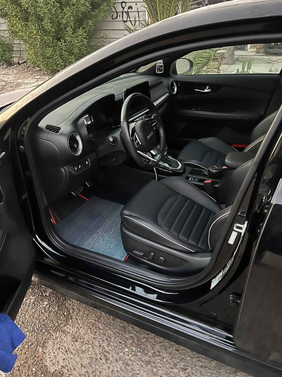 السلام عليكم فورتي 23 جيتي لاين اعلى موصفات بلفورتي فول الفول مبدل بنيد فقط بدون دواخل نهائيآ السعر 158 مكاني زعفرانيه ***********
