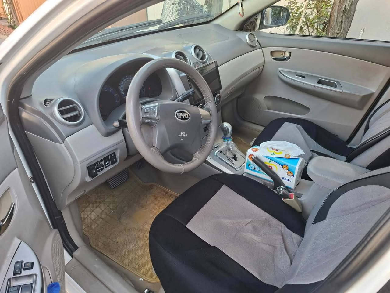 بەناوی خوای گەورە BYD 2014 قەپات مۆسەفات سڵایت گێڕ ئۆتۆماتیک بەسمە بەشەرتی گێڕ و مەکینە گێڕ و مەکینەی نەکراوەتەوە بێتەقە و ڕەقە سەنەوی هەتا ٢٠٢٩ تازەیە سۆنەرەکەشی تیایە لەڕەسمەکانا ٦٥ وەرەقە و مەعامەلەیەکی برایانە ئەمەش ژمارەی خاوەنی *********** السليمانية, العراق
