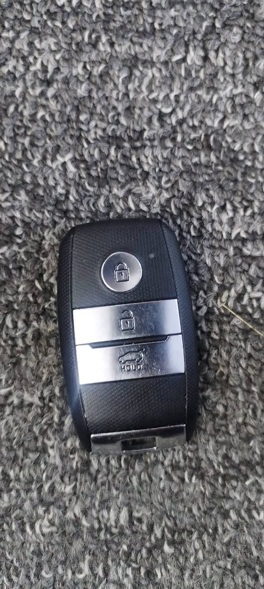 مسجل سورنتو ٢٠١٥ وبصمه للبيع اصليات مع إطار مسجل وساعه الاتصال ***********
