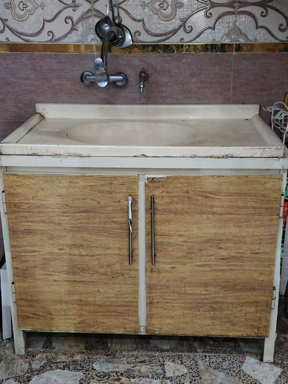 اغراض مال بيت كلمن وسعره المكان حي الجهاد الرفاق بغداد ***********
