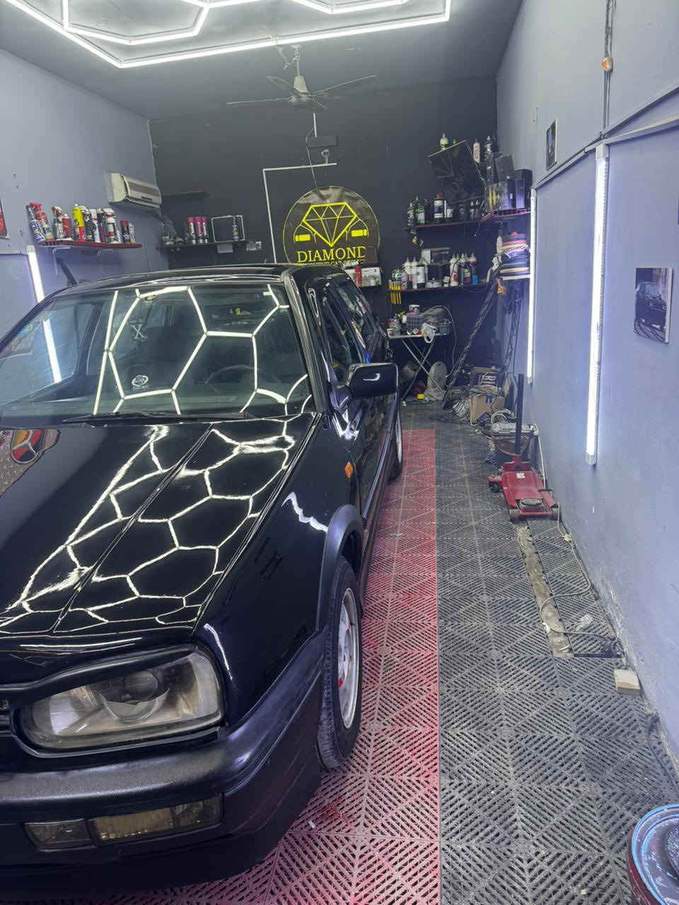 سلام عليكم كولف للبيع موديل ١٩٩٢ 
محركها ٢٠٠٠ سيارة مصبوغة عام 
سعر 50 وبيها مجال الهاتف***********
مكاني بغداد الدورة الاثورين
