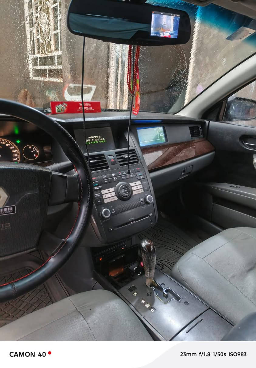 السلام عليكم السياره بيه صبغ اثر شخوط مكفوله من الضربه ٢٠٠٩ خليجي ٦سلندر مكينه وكير مكفولات تبريد وتدفه شغلات حداديه ٨٠ بلميه رقم بغداد باسمي هزه جديده تتحول بلبصره السعر 75 وبيها مجال للشراي للاستفسار الاتصال على الرقم *********** مكان السياره بصره الدير
