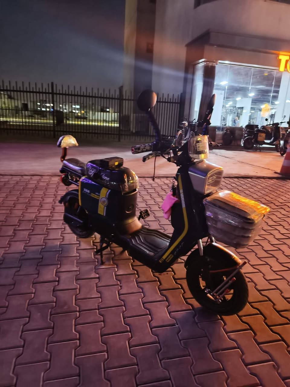 ماطور شحن للبيع لوك لوك كله ع بلاد بطارية كل عيب ما بيه بلاد سعر 525 وبي مجال بسيط
رقم موبايل ***********
