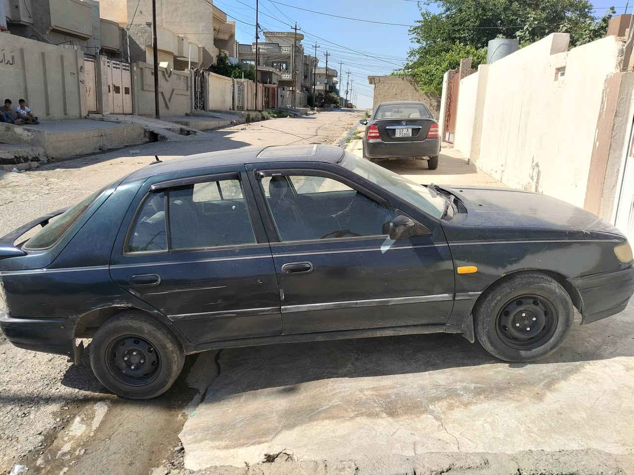 سيارة نيسان صني صبغ حزام الجامات كهرب سيارة حلوة السعر 27 وبيها مجال  ***********
