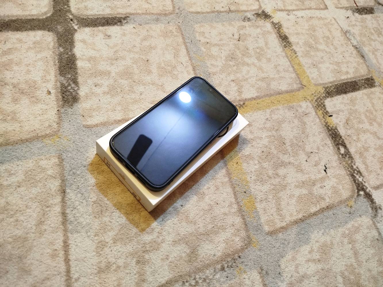 ايفون 13العادي للبيع نضيف جدا مابي اي نقص نسخه شرق اوسط و ضمان ماستر بطاريته 98 و الذاكره 128و السعر 510وبي مجال البصره الزبير حي المعلمين 