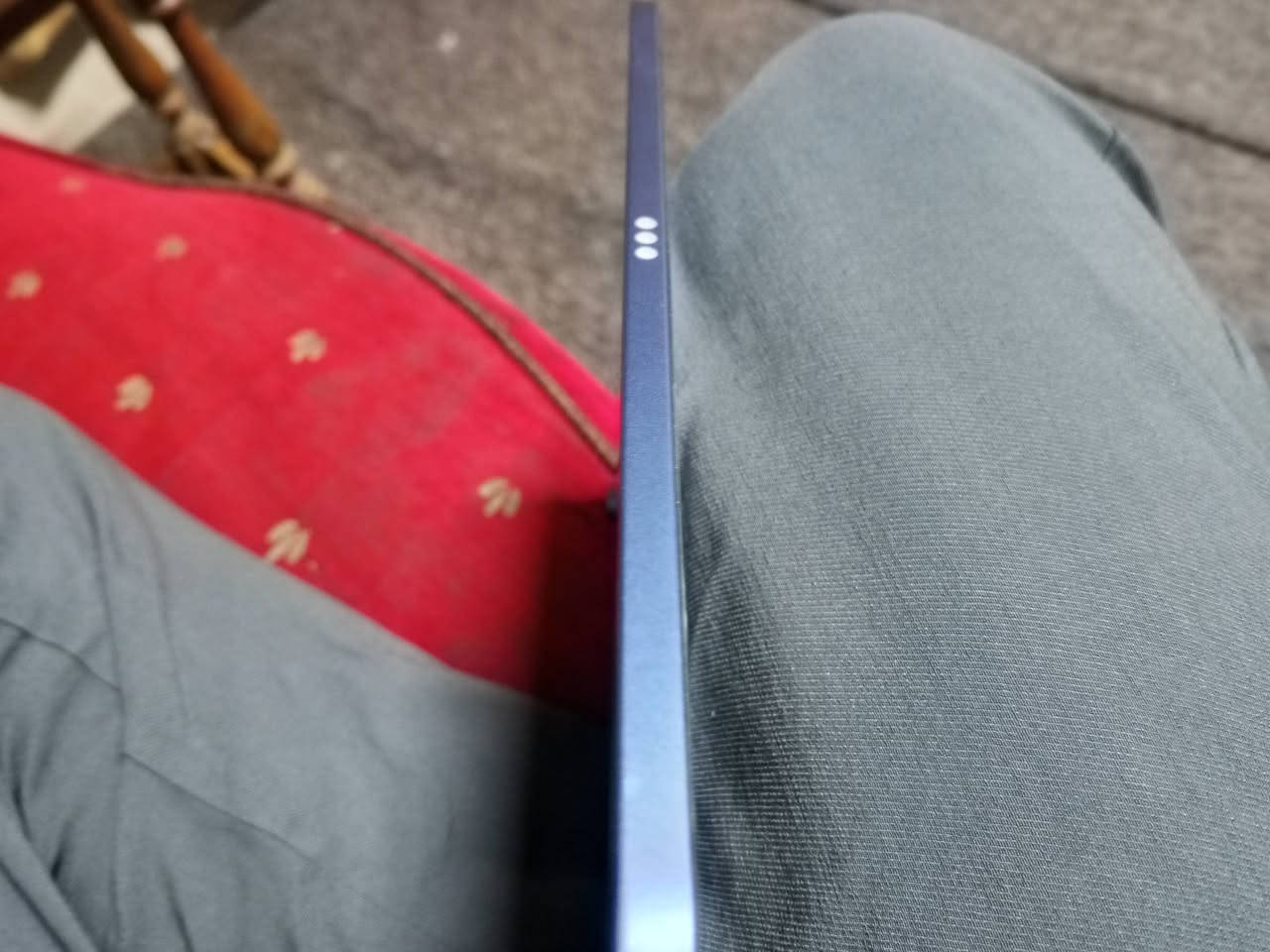 ايباد 11 a16 بطاريه 100 دورات الشحن50 ذاكره128 كامله ملحقات ***********
