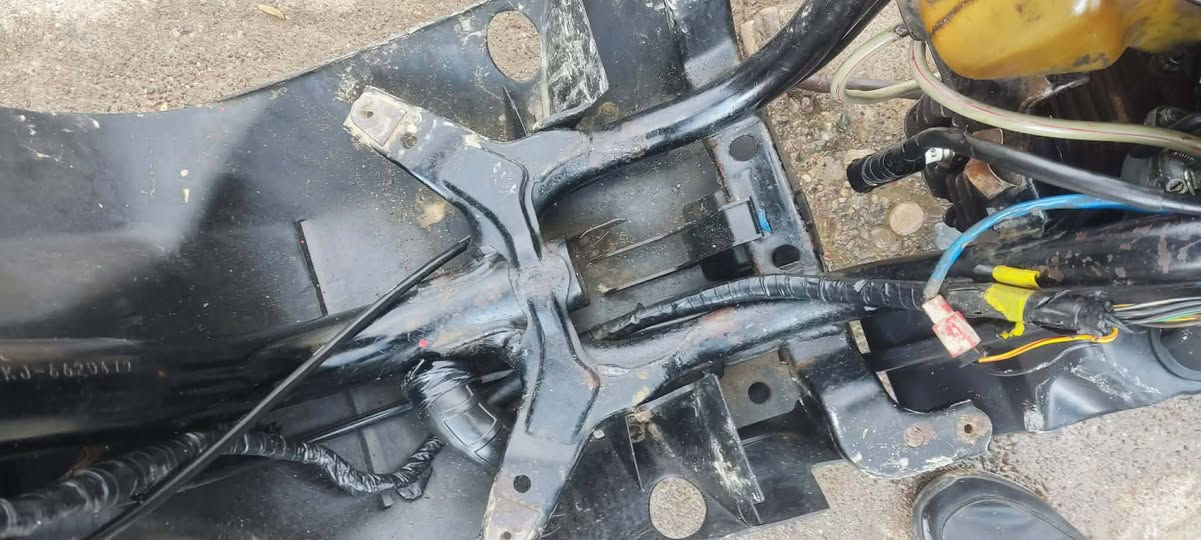 ماطور بزون للبيع
شاصي شرط 
محرك شغال 
السعر 100وبي مجال
***********
‏‪***********‬‏
