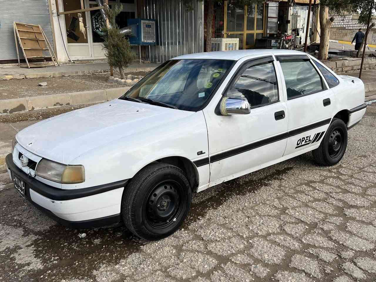 ئۆپڵ ڤیکترا مۆدیل١٩٩٢ مەکینە ١٦قایش پان سەیارەکە جوان و نمونەیە کامل مەسرف کراوە مەکینەو تەقەورەقەی بەشەرت نرخی ٢٥ و معامەلەیەکی کەم ژمارەی مۆبایل:*********** 
شوین :چەمچەمال
