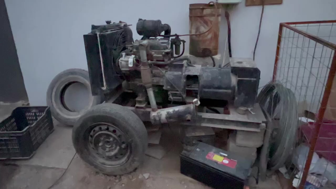 السلام عليكم 
مولدة للبيع نوع ينمار 3 بستم وراس توليد13 كيفي ثري فيز 
المولدة شغالة ومبدل بيها داينمو جديد وبم تفصيخ والبم قديم موجود وياها خــلي سعر بما يرضي اللّٰـه


**إذا كنت صاحب هذا الإعلان وتريد حذفه لأي سبب، رجاءا أرسل رسالة إلى الدعم الفني**