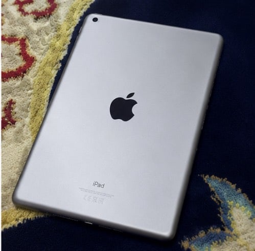 🔥 فرصة ما تتكرر 🔥

للبيع iPad 6 نسخة أمريكية أصلية (Model M)

💰 السعر: 150 (قابل للنقاش بالمعقول)

✅ السعة: 128GB
✅ البصمة شغالة 100%
✅ أداء ممتاز، يشغل أغلب الألعاب على 60 فريم بسلاسة وبدون لاگ.
✅ مناسب للدراسة، الألعاب، والمشاهدة.

🔹 ملاحظة بكل أمانة: بيه كسر بسيط جدًا يم البصمة وما يأثر على الشغل أو الأداء.

📦 الجهاز بدون ملحقات.

📍 العنوان: كربلاء – الحر الصغير.

📩 للحجز أو الاستفسار:
• إنستغرام: @q_a8e
• أو راسلني على الماسنجر.

البيع للأسرع، والفحص قبل الاستلام حتى تتأكد من كلشي بنفسك.