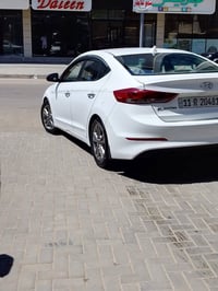 للبيع إلنترا خليجي موديل 17سياره مرتبه ومداريها كله دهن اصلي وعناية مس...