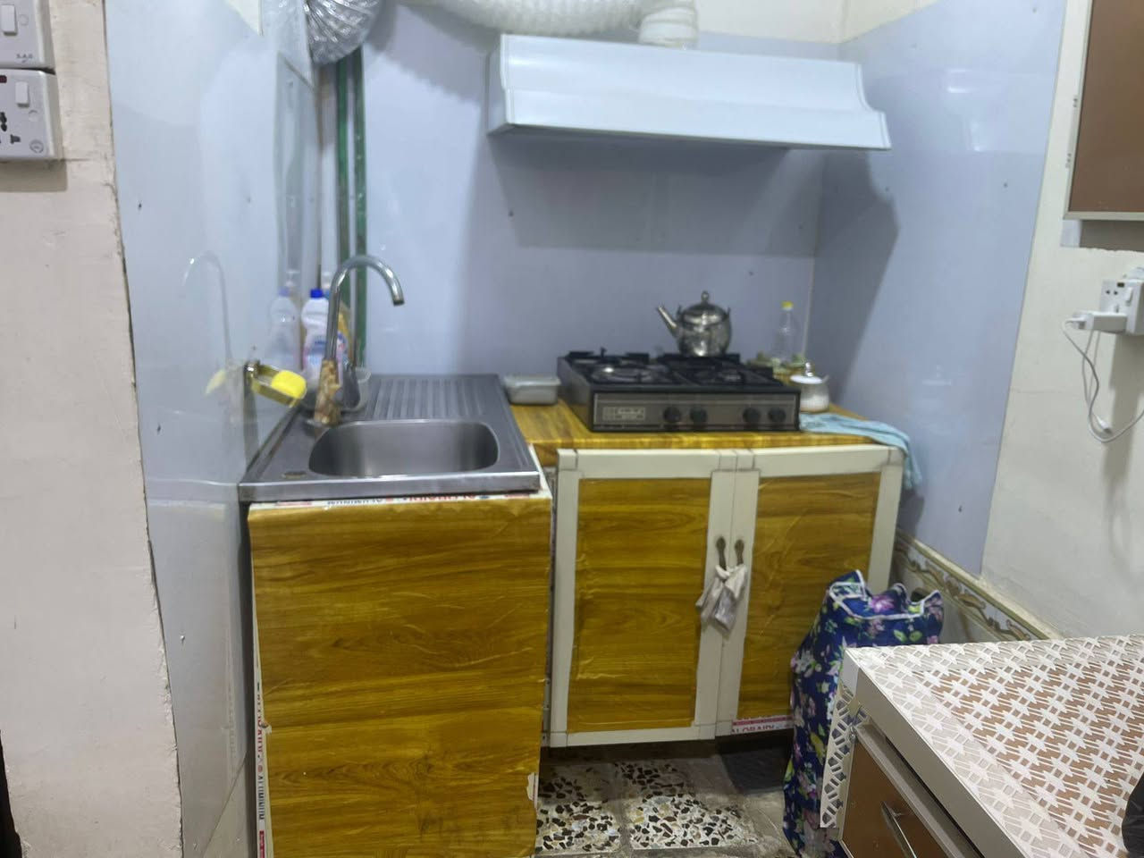 سلام عليكم كاونتر للبيع السعر 250 الف العنوان الجمهورية للااستفسار ***********
