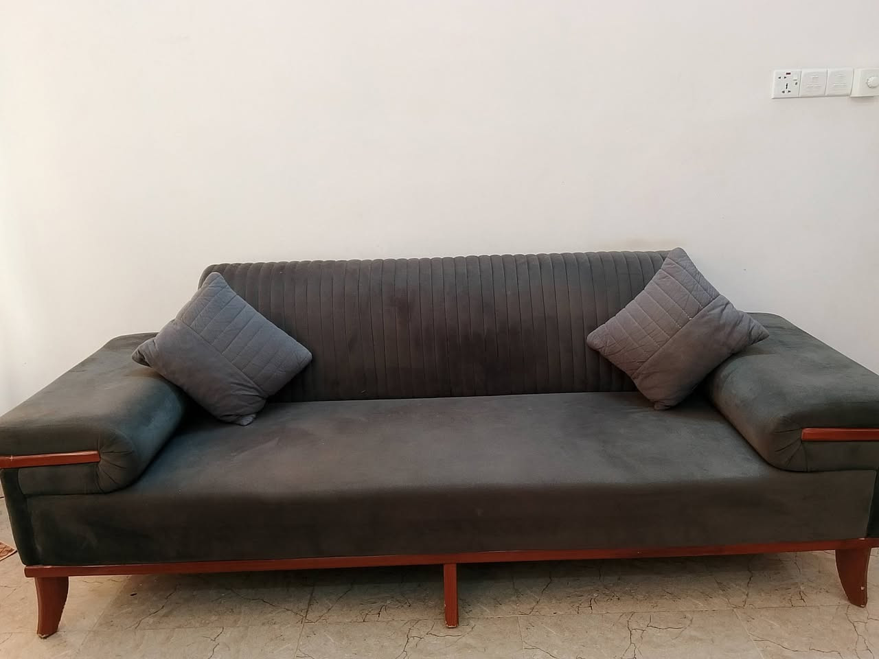 مودرن خشبة وسفنجة الاصلي وثكيل  اخذته بمليون وربع ابيعه ب750


**إذا كنت صاحب هذا الإعلان وتريد حذفه لأي سبب، رجاءا أرسل رسالة إلى الدعم الفني**