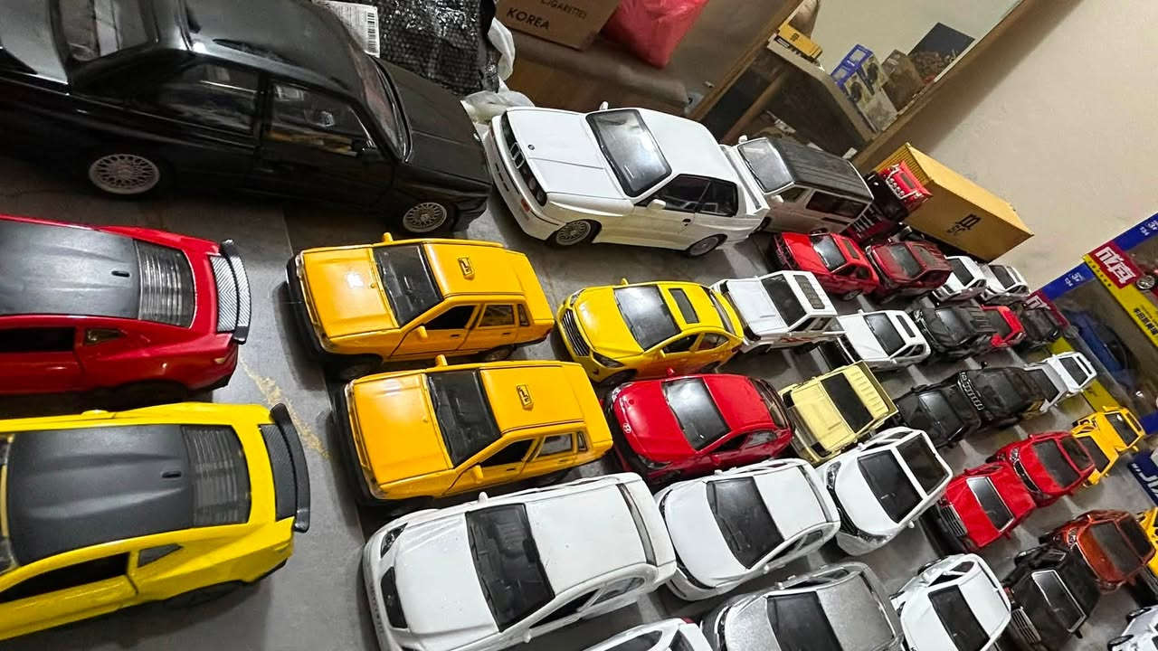 السلام عليكم اخوان مصغرات سيارات 
بيهن ماركة welly وبيهن عاديات 
سعر القطعه بالمفرد 4,000 
وماركة welly سعر القطعه 6,000
والقطع الكبار كلشي وسعره 

مصغرات عاديه سعر الدرزن 40,000 انت تختار نوع السيارات
ماركة Welly سعر الدرزن 70,000

❌ التوصيل مجاني بالدرزن 
***********
