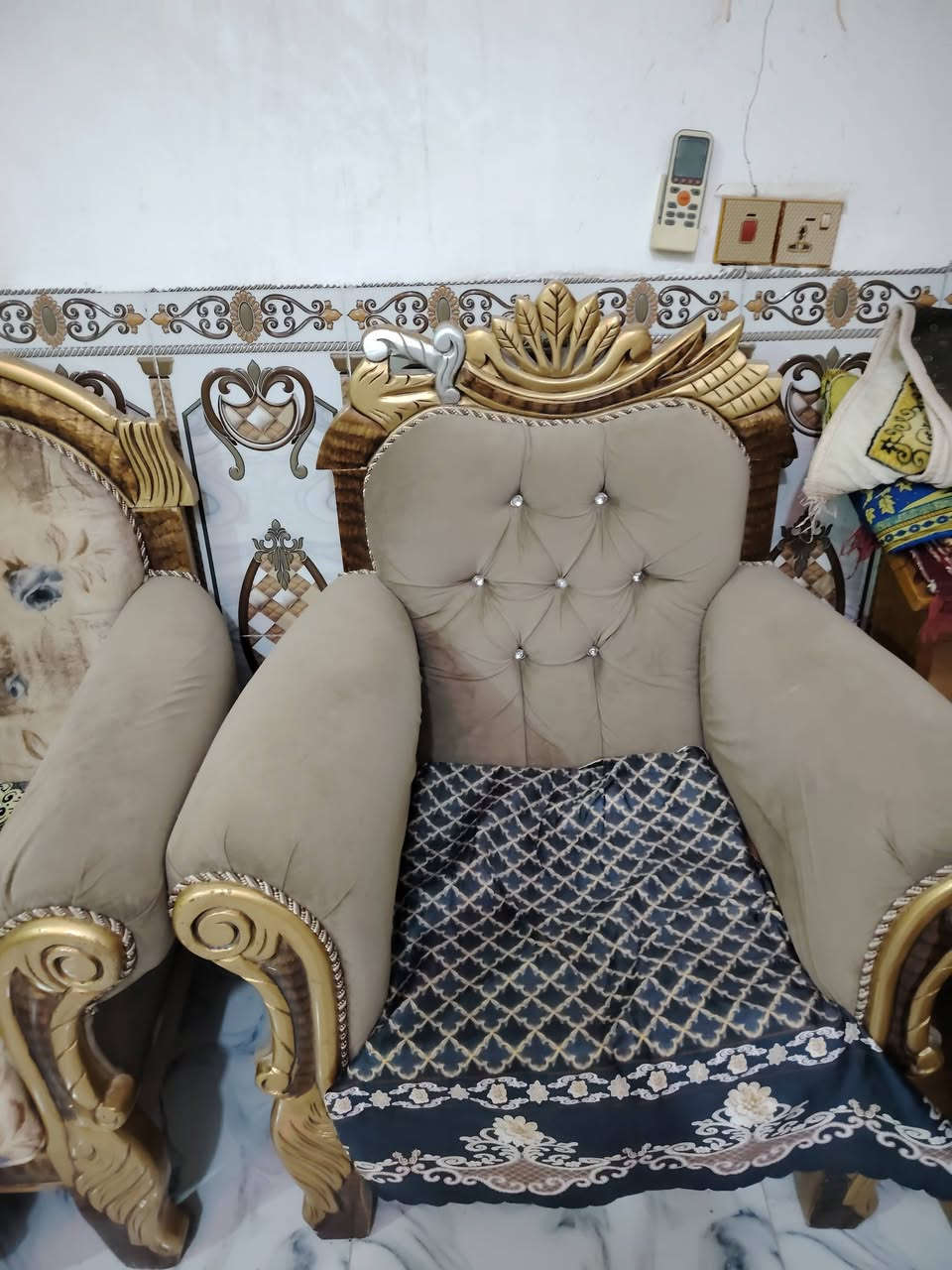 السلام عليكم تخم ١٠ مقاعد للبيع سعر ٣٥٠ وبي مجال مكان بابل ابي غرق حي المرتضى للاتصال ***********
