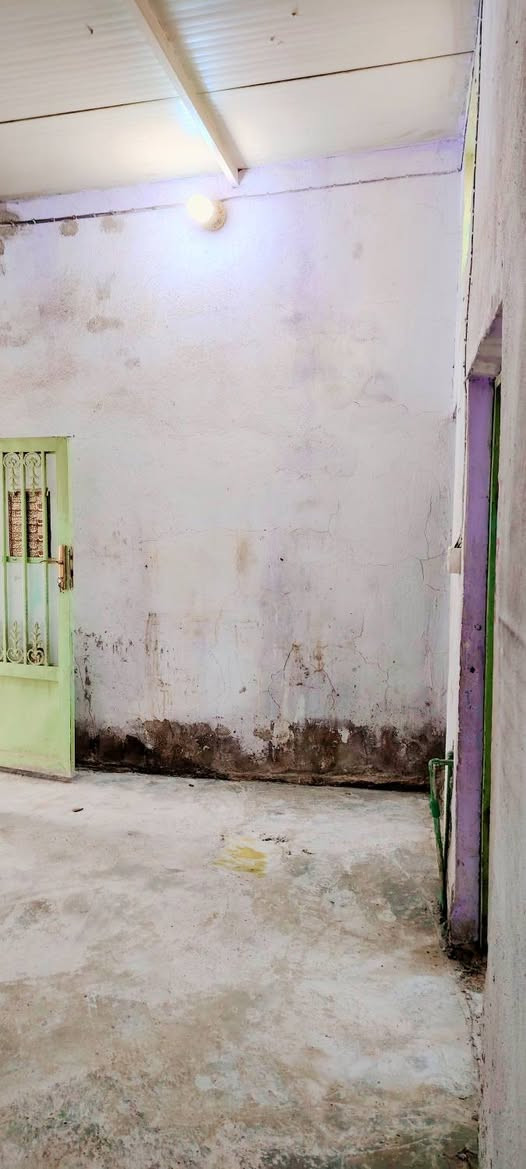 بيت للايجار النجف حي ميسان على الشارع العام شارع الشريط قرب صيدلية الشراع
100 متر يتكون من حديقة وساحة بيت واستقبال وغرفة وصالة ومطبخ وصحيات ويحتوي على سخان وكيزر
الايجار كل شهر بشهرة للاستفسار الاتصال ***********
او مراجعة مكتب الروان للوساطة العقارية  عنوان المكتب على سايدين الشريط
#النجف_الأشرف #النجف #الكوفة #حي_ميسان #عقارات #ايجار #رهان #بيع #شراء #العراق
