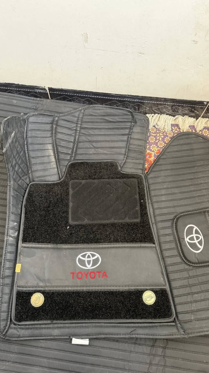 سلاوی خواتان لێبی
تاقم عای شاهیەنە بیلاد جلدە جلد زۆر زۆر شتێکی جوان و نازدارە کامل
ناوسنوقیش لەگەلە جلدە کامل 
١ کونی تیابوو ١ دراوی تیابوو نەتەوێ نەکراوەتە ناوسەیارەوە هەر هەڵم گرتوە زۆر جوان دائەنیشێ کاملە پێویست بە وەسف ناکا وەرە سەیریکە لە ڕەسمەکە جوانتر نەبوونە تەوێ ٨٠ هەزار 
شوێن :سلێمانی 
ڕەقەم :***********
ئەدمین گیان ❤️
