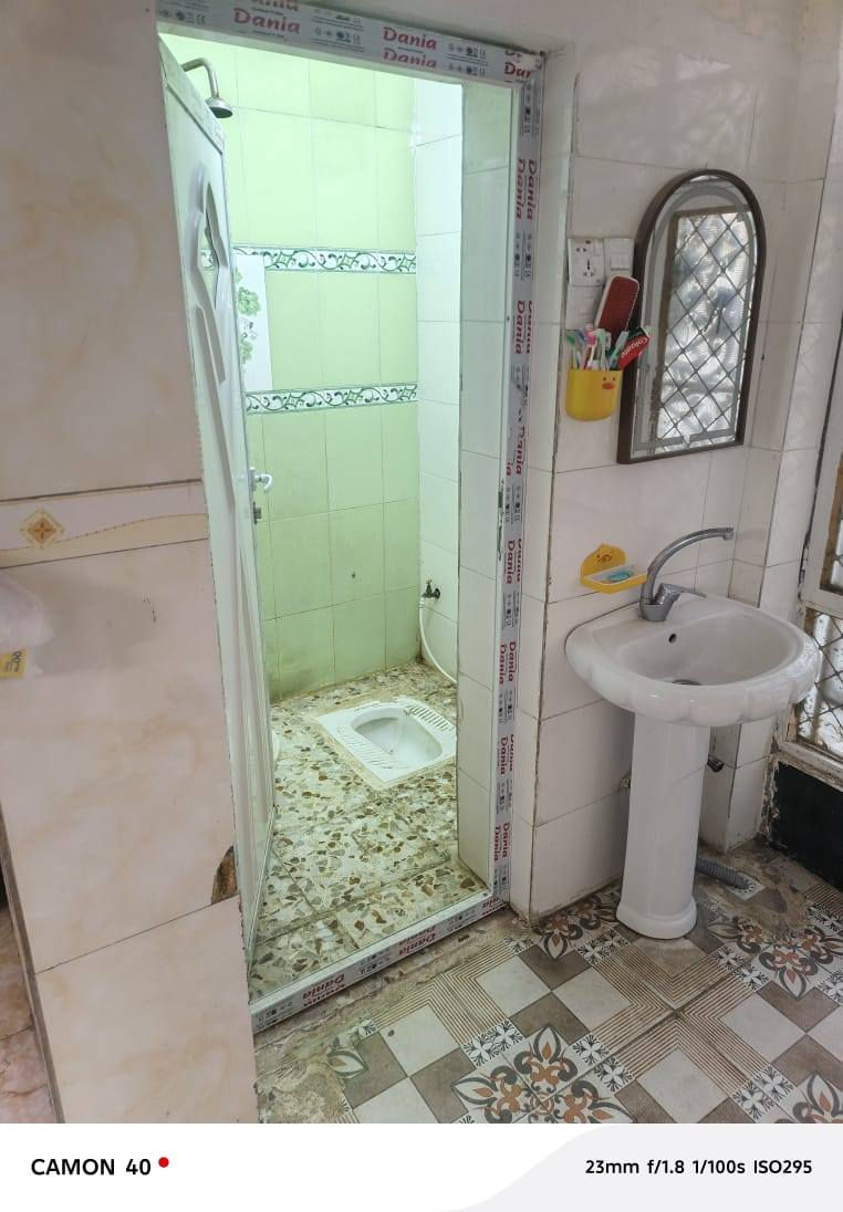 بسم الله الرحمن الرحيم
السلام عليكم بيت للبيع في منطقه الامين قرب مطعم الرياضي المساحه 175 متر الواجهه 6 اله ربع 
رقم الهاتف ***********
