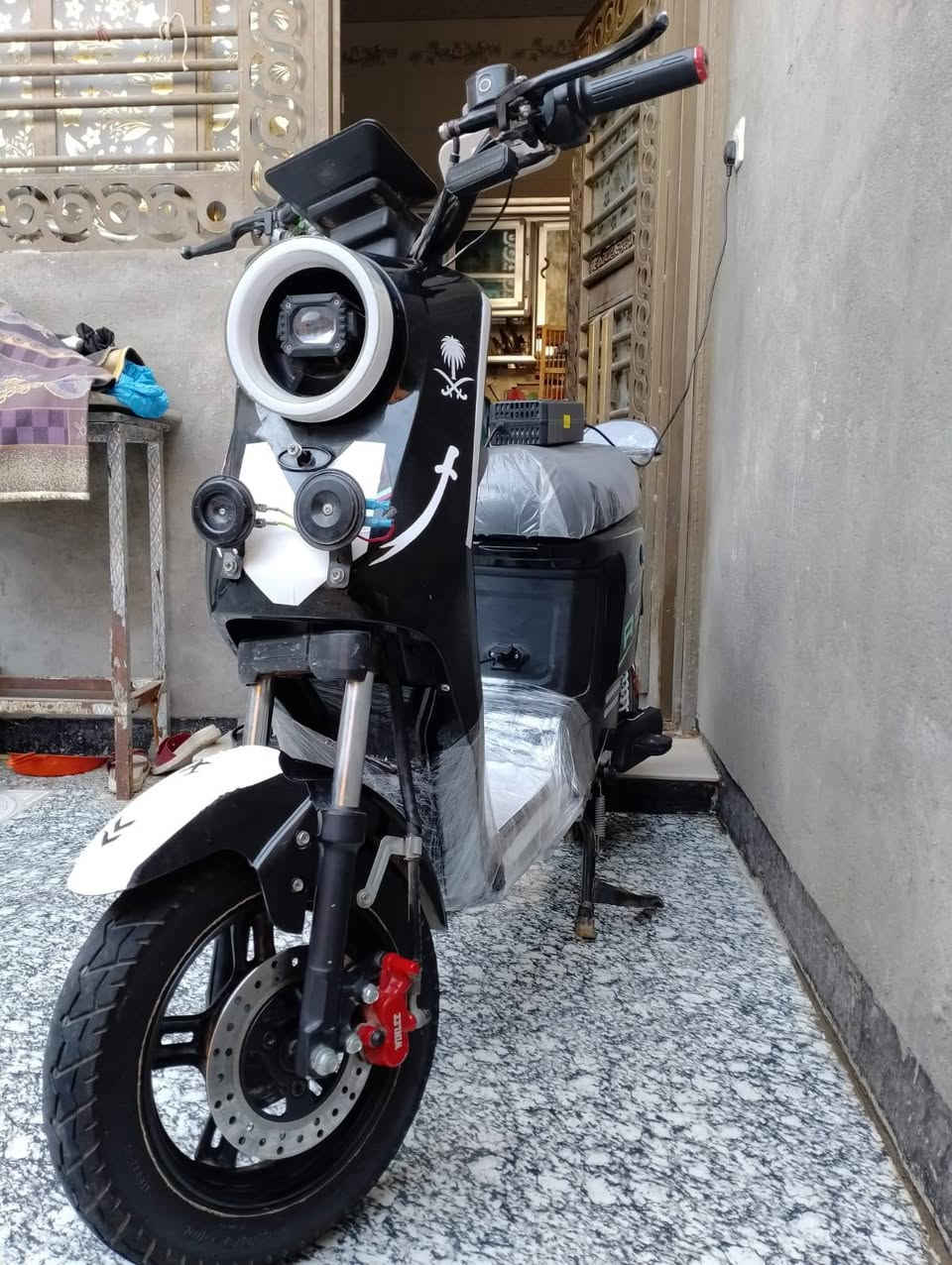سلام عليكم
R9 كفالة موديل 25 بدون اي عطل معروفة بمواصفاتها افضل نوعية بالسوك الونلي الاصلي بطاريات دبل 32 امبير شرط جدد بعدهن  كهربائيات شغاله اشاير يمنه يسره 
بگ لايت.. لايت عالي ناصي زنون هورن بلادي بريك هايدروليك امامي خلفي شغال الدراجه مال جناي عوزها بس سايق وياها ملحقات مراية وكفات وشاحنه اصلية الونلي مكاني بصرة جزيرة هاتف ***********
