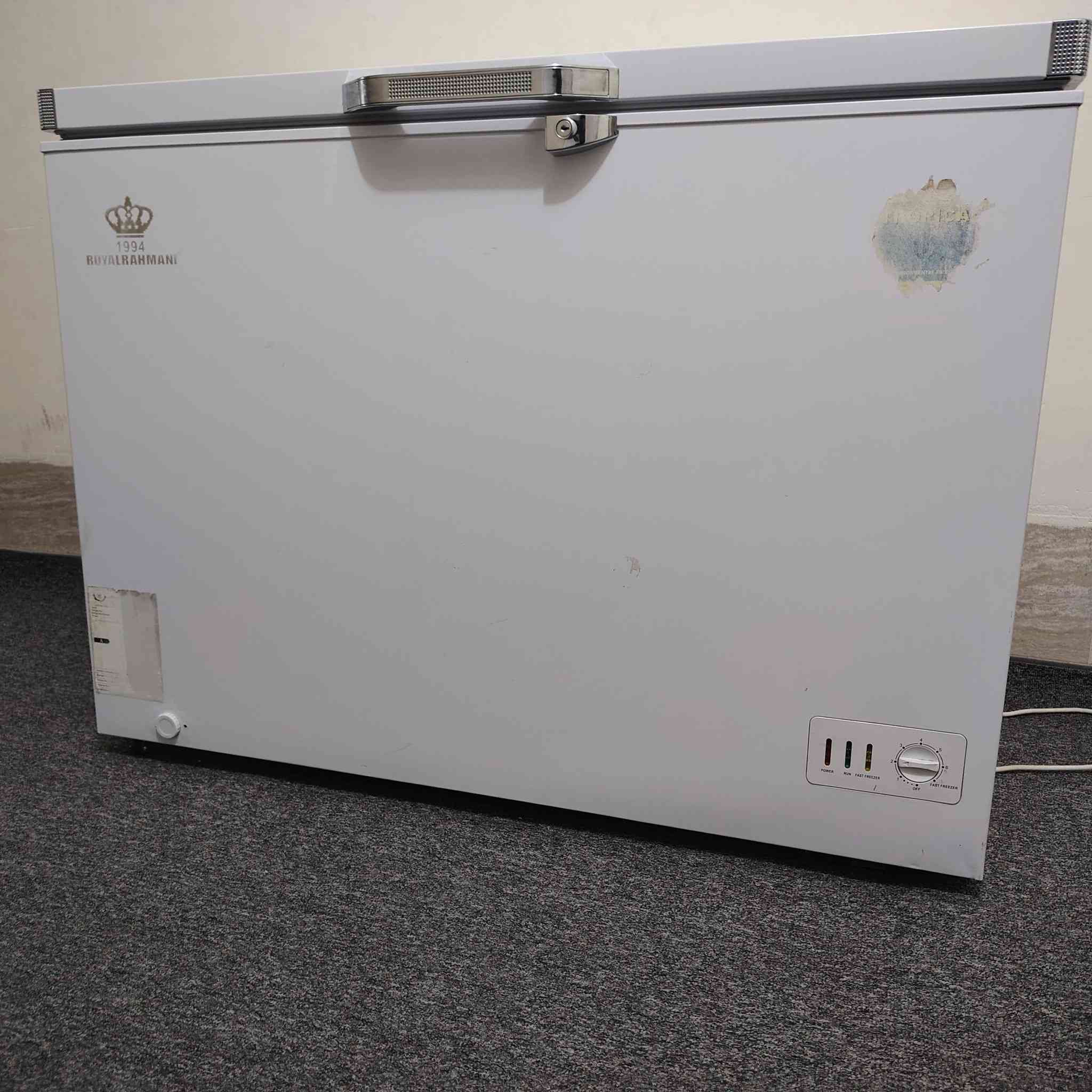 مجمدة للبيع نضيفا السعر 175 وبيها مجال
والسفسار عل خاص ***********
