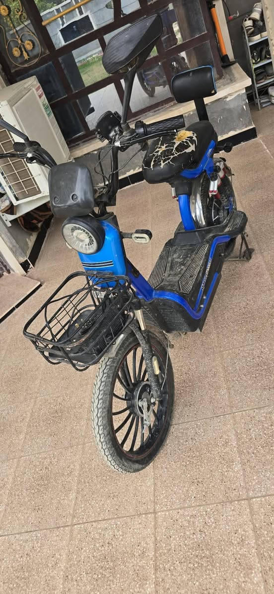 سلام عليكم ورحمة الله وبركاتة بايسكل موديل 24فول  بطاريات جدد بقت بس وحده تشده كشر جديد يحتاج بس تبديل كشن 350 وبي مجال للطيبين *********** المكان المشاهده قضاء الطارميه ناحيه العبايجي
