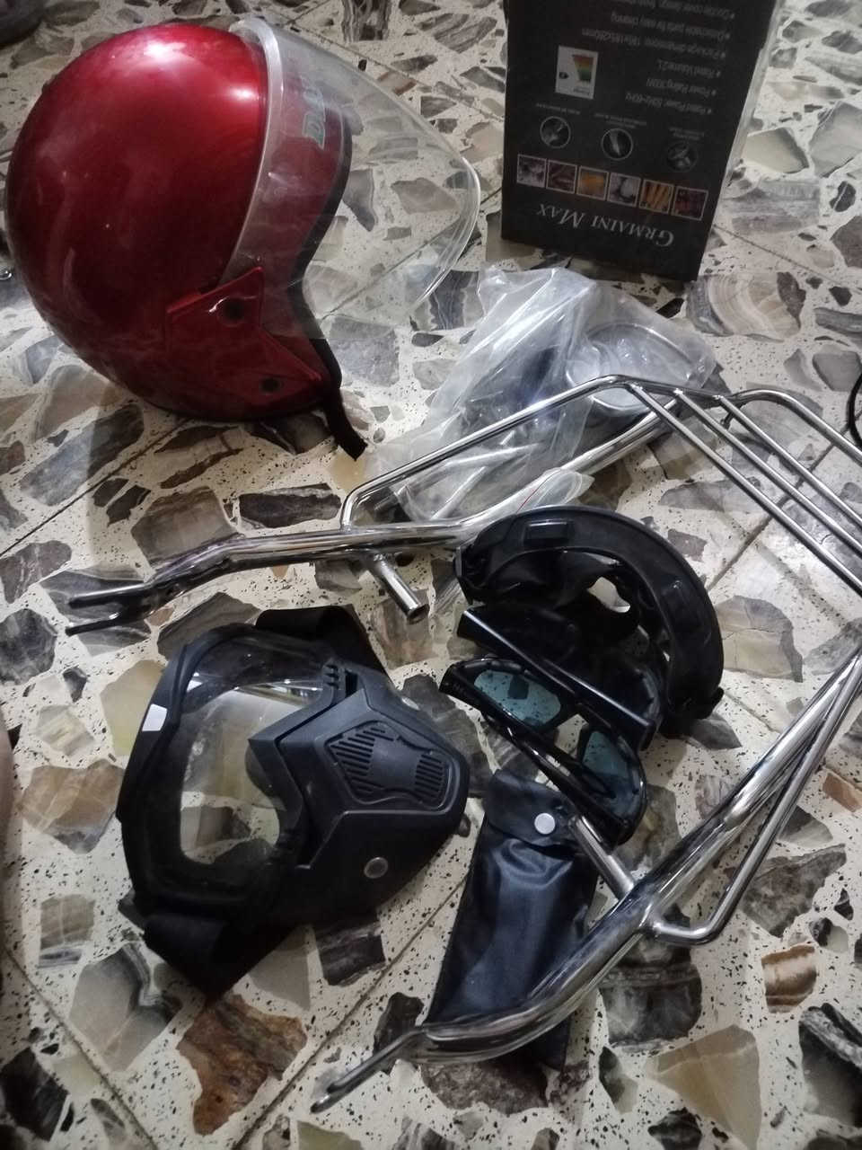 سلام عليكم عندي ذني غراض للبيع الخوذه والسوبايه والمرايات عله 5والباقي بلاش الي يريدهن خل يجي ياخذهن بيهن مستعمل بيهن جديد يعني كلهن 15بلعافيه عل ياخذهن


**إذا كنت صاحب هذا الإعلان وتريد حذفه لأي سبب، رجاءا أرسل رسالة إلى الدعم الفني**
