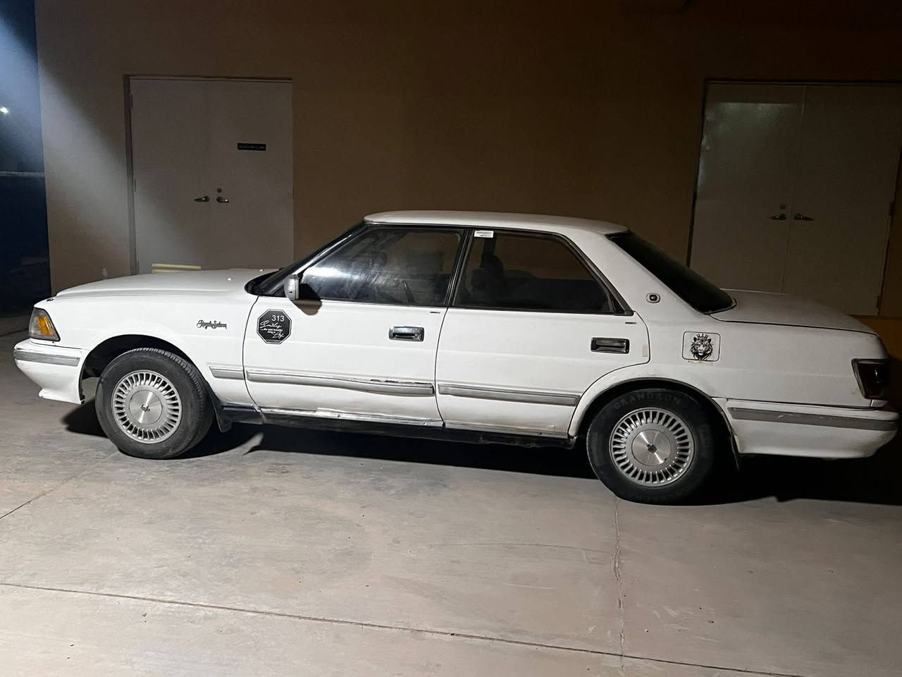هارتوب موديل ٩١ سيارة محور ٢٥٠٠ سيارة خير من الله محرك وكير وكهربائيات شغالة بس الداخل الدشبول تعبان وباب بظهر السايق مايفتح رقم بابل وصاحبة بصويرة ايريد تحويل وتبريد ماكو تخم تاير واسبير جديد. السعر ٢٤ وبيه مجال ***********. مكانه بغداد حي تونس. للبيع فقط مراوس  أعتذر
