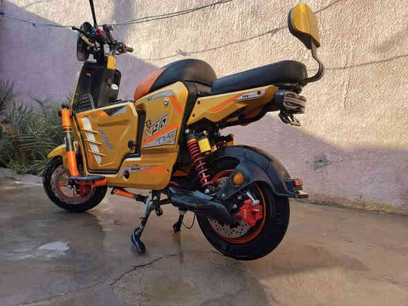 الدراجة استخدام 15 يوم فقط مانقصها برغي

بيها 5 بطاريات 33 امبير اقوى بطاريات بالسوك

الملف 2000 السرعة 107 عـ 4 نمر

تمشي تقريباً 50 كيلو او اكثر 

تشتغل بصمة وسويج و عن بعد

كلشي شغال بيها كاملة مكملة

السعر 575 وبيها مجال للطيبين

***********

موجود واتساب و فيس
