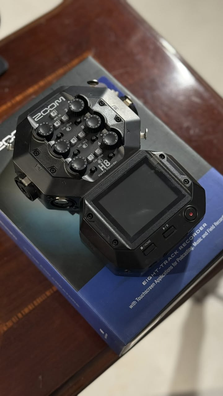 للبيع معدات صوت بودكاست
مايك احترافي Shure عدد 2 الغني عن التعريف 
مع ذراعين تثبيت (Boom Arm)
مايك احترافي للصوت النظيف والواضح، مناسب للبودكاست، اليوتيوب، التسجيل الصوتي، والبث المباشر
سعر الزوج 850 الف
————————-
جهاز تسجيل صوت احترافي Zoom H8 Handy Recorder
ريكوردر احترافي متعدد المسارات، مثالي للبودكاست، التصوير، التسجيل الخارجي، والمقابلات
سعر 800 الف

(( معدات جديدة جداً استخدام شخصي مرة واحدة فقط ))
للتواصل واتساب 
***********
