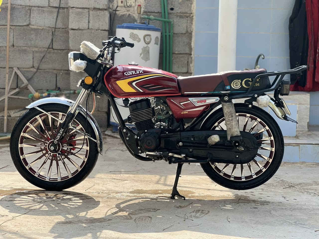 السلام عليكم دراجه سولنك موديل25مكينه سيبي اف بدون ارتجاج ضاغطه وزنجيل لحد يسلني شبيه الدراجه كفاله عامه الصور تحجي السعر انتصل وتدلل ***********مكاني ديالى بعقوبه الصناعه الثالثه
