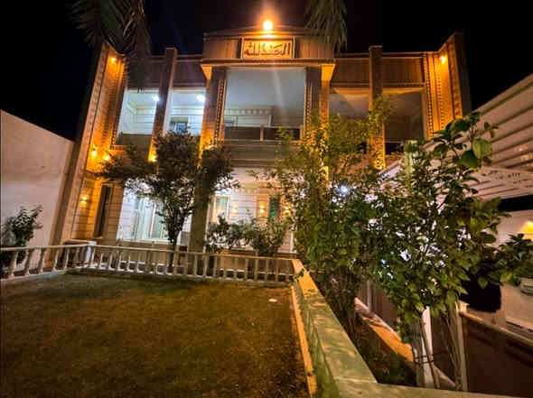 فيلا للبيع من طابقين بناء حديثZero مودرن مبنيه بأحدث المواصفات الهندسية  البناء فول موردن بطراز عالمي وبأشراف كادر هندسي مميز فول ديكورات مغربية وجهة حلان فول وحديقة سياج فول حلان 

(طابو ملك صرف بأسم شخص واحد شرط التحويل )

المساحة :- 500 متر 

واجهة 15 متر 

في موقع مميز جدا اتجاه شروق شمس 

#الموقع :- كركوك - حي الواسطي -  يقع على شارع عريض  20 م 😱🛣️

اتجاه شروق شمس 

حيث تحتوي على استقبال كبير فيها مدفاه فايربلس إنكليزية التصميم و5 غرف نوم في الطابقين تحتوي ع نظام سويت وساونه ومطبخ حار بارد  
إضافه إلى هول جلسة خاصه للعائلة 

وحدقيتين خارجي وكراج يحوي سيارتين ومغاسل خارجية خاصة بالضيوف 

بالإضافة إلى مخزن للمواد الغذائية وغرف ستور للملابس الشتوية والصيفية ومخزن للحقائب وغرف خاصة لغسيل الملابس 
علما ان الفلة مزودة بنظام كامريات المراقبة ومنظومة للطاقة الشمسية ونظام التبريد المركزي منفصل كل طابق عن الاخر 

(تسليم المفتاح مباشر للمشتري )
—————————————————————              

العقار #حصرًا لدى مكتبنابأمكانكم عرض عقارتكم لدينا سواء كانت #بيــع أو #أستثـمار ‏‎زبائننا الكرام بِكُم نَرتقي ونَتشرف بزيارتِكم ونَفتخر بخِدمتِكم

السعـــر : 550 مليون مع المجال 

* نستقبل جميع عروضاتكم السكنية 🏠 والتجارية 🏡 بكافة مناطق كركوك  
............................_.....

للمزيد من المعلومات مراجعة مكتب جنة العراق للعقار 

حي الــــــواسطـــي 

في السايدين اذعة الرشيد 
 
قرب مسجد نور الدين الزنكي 

او الاتصال على الرقم 

📞  ***********
