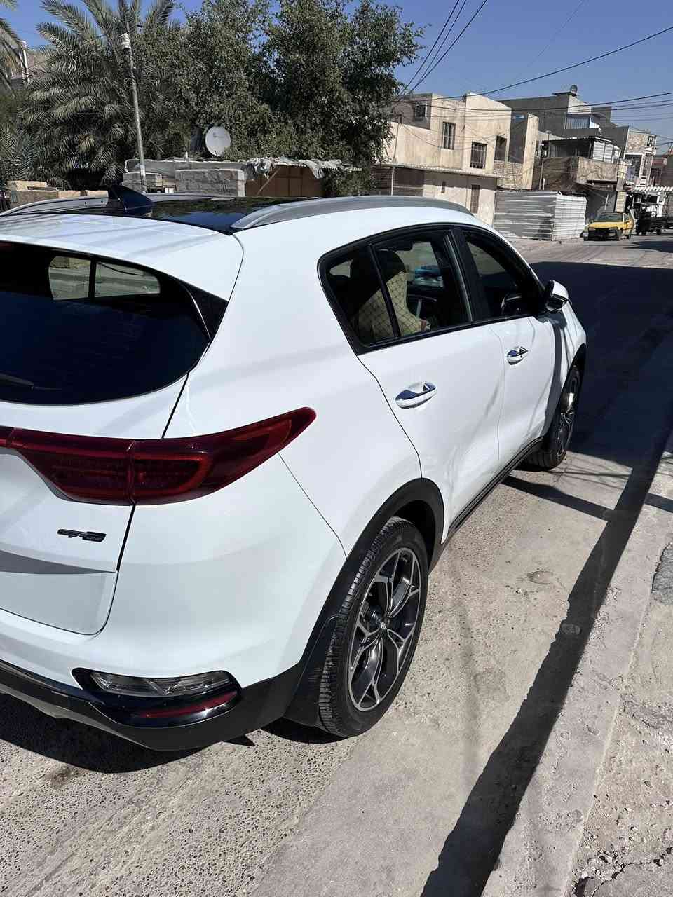 السلام عليكم اخوان كيا سبورتج موديل 2020جي تي لاين معروفه ماصفات الجيتي ميحتاج اكتب فول واحد عل واحدبغداد بسمنه تحويل ثاني يوم السياره ماشيه 68 الف مكفوله من الضربه والصبغ والبارد تكحيلات بصيطه بالدعامية فقط السعر 215 وبيهه مجال  مكاني بغداد الزعفرانية ***********
