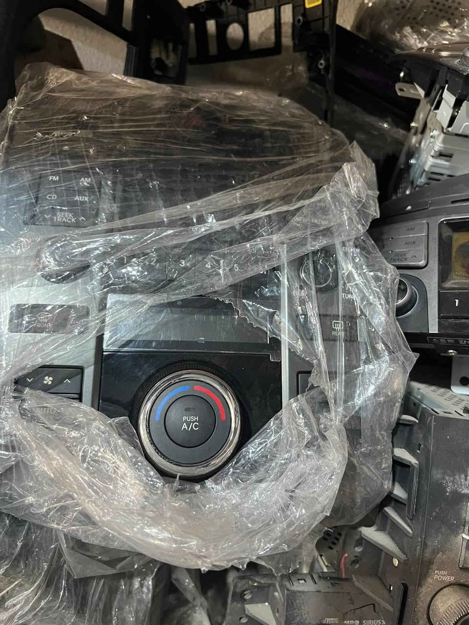السلام عليكم متوفر ادوات سيراتو من موديل 9لحد 13 متوفره ايضاً خدمة توصيل لجميع المحافظات للمعلومات اتصل على الرقم ***********  اتصال او واتس اب
