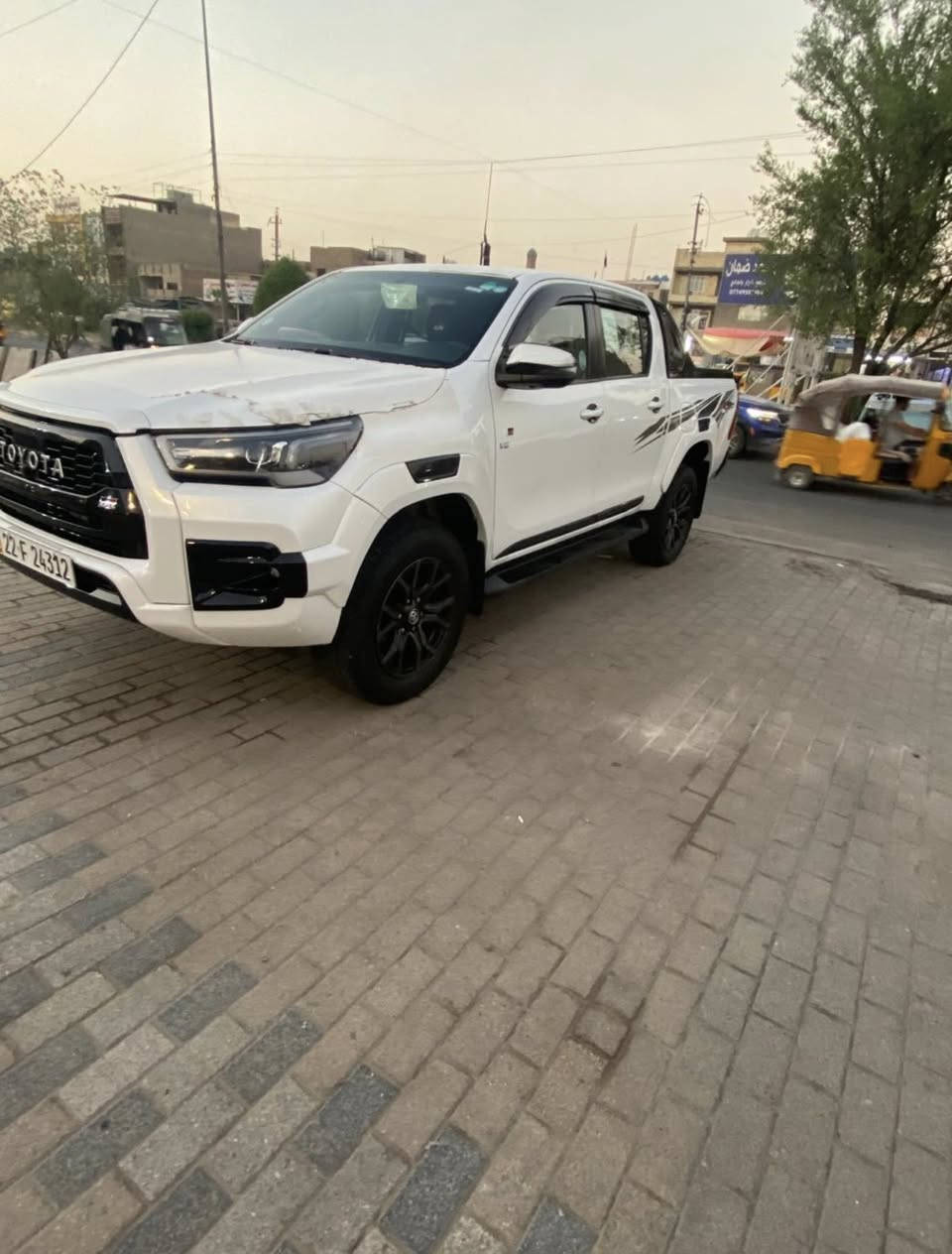 سلام عليكم هايلوكس مديل 2023 سياره جي ار سياره نضيفه كلش ماشيه 49الف سعر السياره 450 رقم ***********
