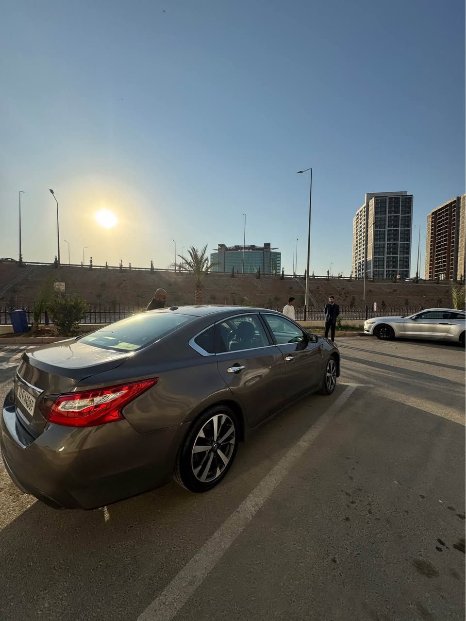 Nissan Altima2017SVسبوغ عام 
بەسمە
شاشە وکامیرە
سەنەوی ڕەقەمی نوێیە
گێڕ ومەکینە وتەبرید بەشەرت
 سبوغە عام 
‏ چوار ￼تایە ويلي SRنويه 
پاتري نوي له سەرە سياريكي بێ مسروف 
 
94 ورقه و مجال 

*********** أربيل, العراق
