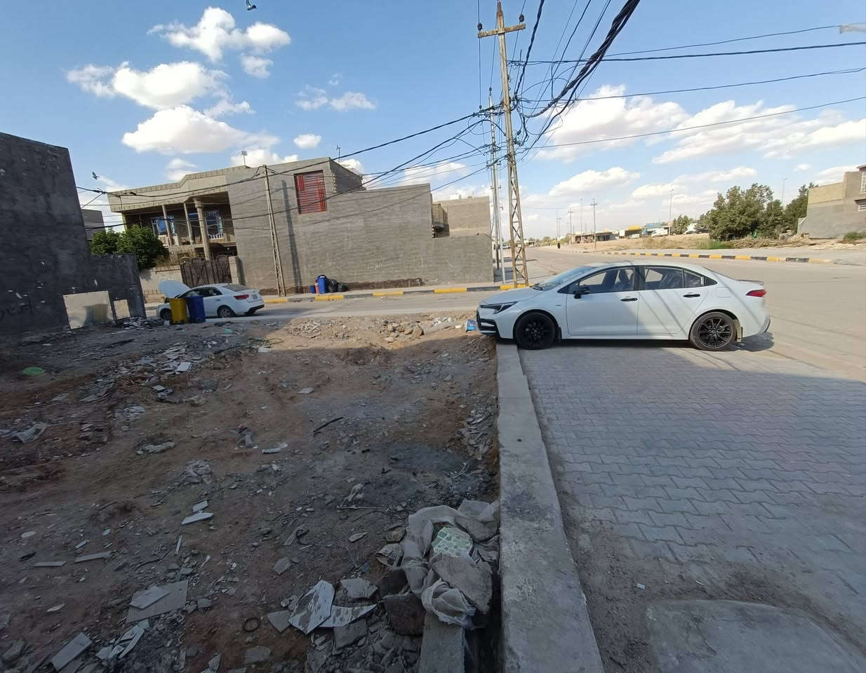 قطعه ارض للبيع المساحه 160 متر ركن
الواجهه 12.5 النزال 12.65 طابو صرف 
السياسيين شارع 20
 الأرض سند بأسمي 

***********

