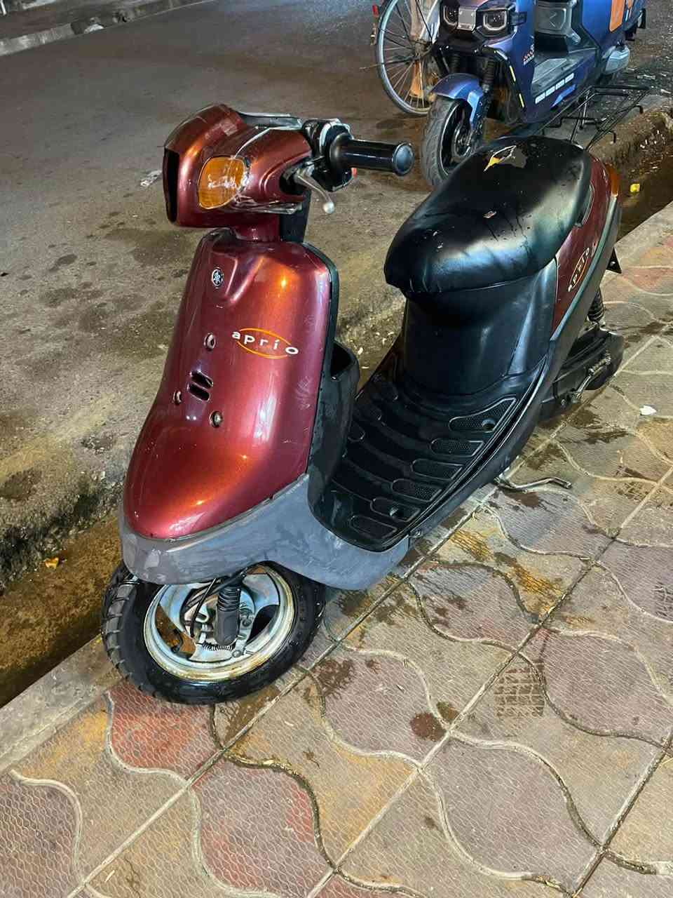 ماطور بوتين الببع
معمر مره وحده شرط 

كامل المطور بس يعوز باتري

سعرو 350 وبي مجال 

***********
