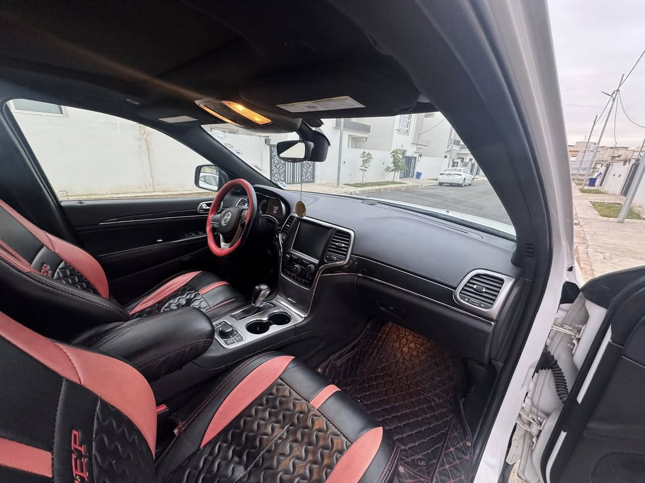 2017 داخله العراق كلين
مواصفات تريل هوك 
المكينه والاكسل والفورويل ممفتوح برغي منهم 
بسعر 262 وبيها مجال 

السياره جديده مال جناي 
طخم تايرات جديد مع عدسات زنون + باتري
داخل اسود  مميز 
دشبول جلد طبيعي 
حجم المحرك: 3600
فور ويل 4/4 ماوس 
جكات صعود ونزول حسب اختيارك 
دبل سلايت 
بانوراما 
تشغيل عن بعد 
شفتات ستيرن 
جنطه كهربائي شفط 
دبل كزوز خلفي 
حساسات خلفية 
بصمه تشغيل 
بصمه ابواب
سستم صوت @
دمامي خلفي بلصندوك
قطعتين تبريد ثلج 
كشن خزن ميموري 3 وضعيات
 مقاعد جلد اصليه اسود 
كهرباء (تدفئة+تبريد) 
 كشن خلفية تدفئه
تدفئه بالستيرن 
تحكم بلشاشه 
مري  شفط 
مري قلاب ويه ال R
 كامرة خلفية دوارة اصلية
 استيرن كهرباء +  تدفئة
 فول تحكم استيرن (جهتين امامي + جهتين خلفي) 
 ناقل حركة ٨ نمر
 نظام سبورت s
 نضام اقتصادي
 مري _جانبي_تدفئة مرايا_جانبية_حساسة_للضباب_تعمل_
تلقائياً + اشارة بالمري 
 لايت عدسة زينون يصعد وينزل ويه الستيرن 
كشافات زنون 
  باتري جديد صدر جديد تخم تاير
كلوب طوارى بلجنطه
كتلوكات الشركه 
 ولا كلوب مشتغل بلدشبول حته السيرفس طافي


**إذا كنت صاحب هذا الإعلان وتريد حذفه لأي سبب، رجاءا أرسل رسالة إلى الدعم الفني**