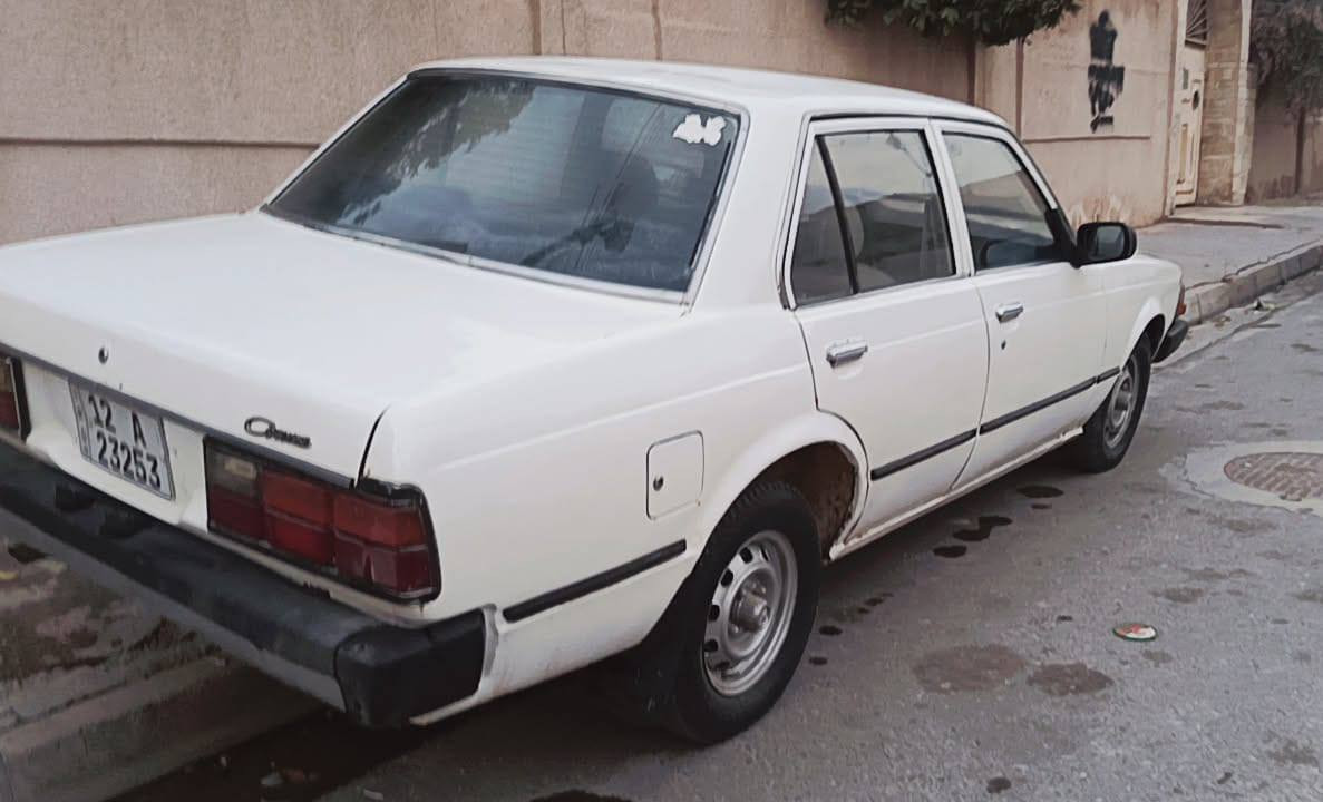 للبيع اكرونه موديل 81 

محرك گير شرط  
طخم تاير جديد 
مصبوغه  عام 
السعر 25  بيها مجال بسيط 
 مكاني  الايمن  مشيرفه 
رقم الهاتف  ..  ***********
