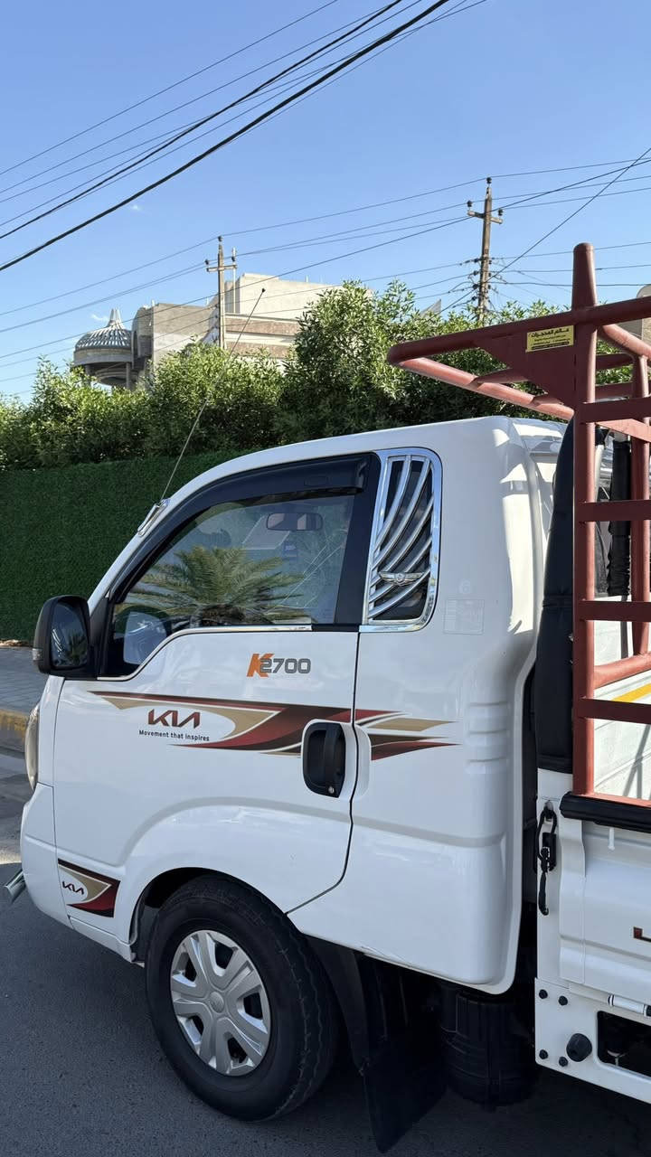 السلام عليكم للبيع كيا بنكو موديل 2024
السيارة بأسمي تحويل مباشر 

عداد المشي  46 كيلو متر أخت الجديدة 
 
رقم بغداد المرغوب

محرك 2700 

كير عادي

مقاعد جلد  

شاشة مسجل  اصلية

تبريد تدفئة مكفول

محجر جديد 

كامرة خلفية

حساس خلفي

جام كهرباء

تحكمات ستيرن 

سنوية + هزة جديدة 

ملاحضة❌ السيارة بيها فقط باب الصدر مبدل أثر طخة خفيفة و السيارة بدون دواخل 

مكان السيارة بغداد البنوك حي سومر 

مكفولة كفالة عامة عدا باب الصدر فقط ! 

السعر :  152$ وبيها مجال بسيط 

للأستفسار الاتصال على الرقم :  ***********
