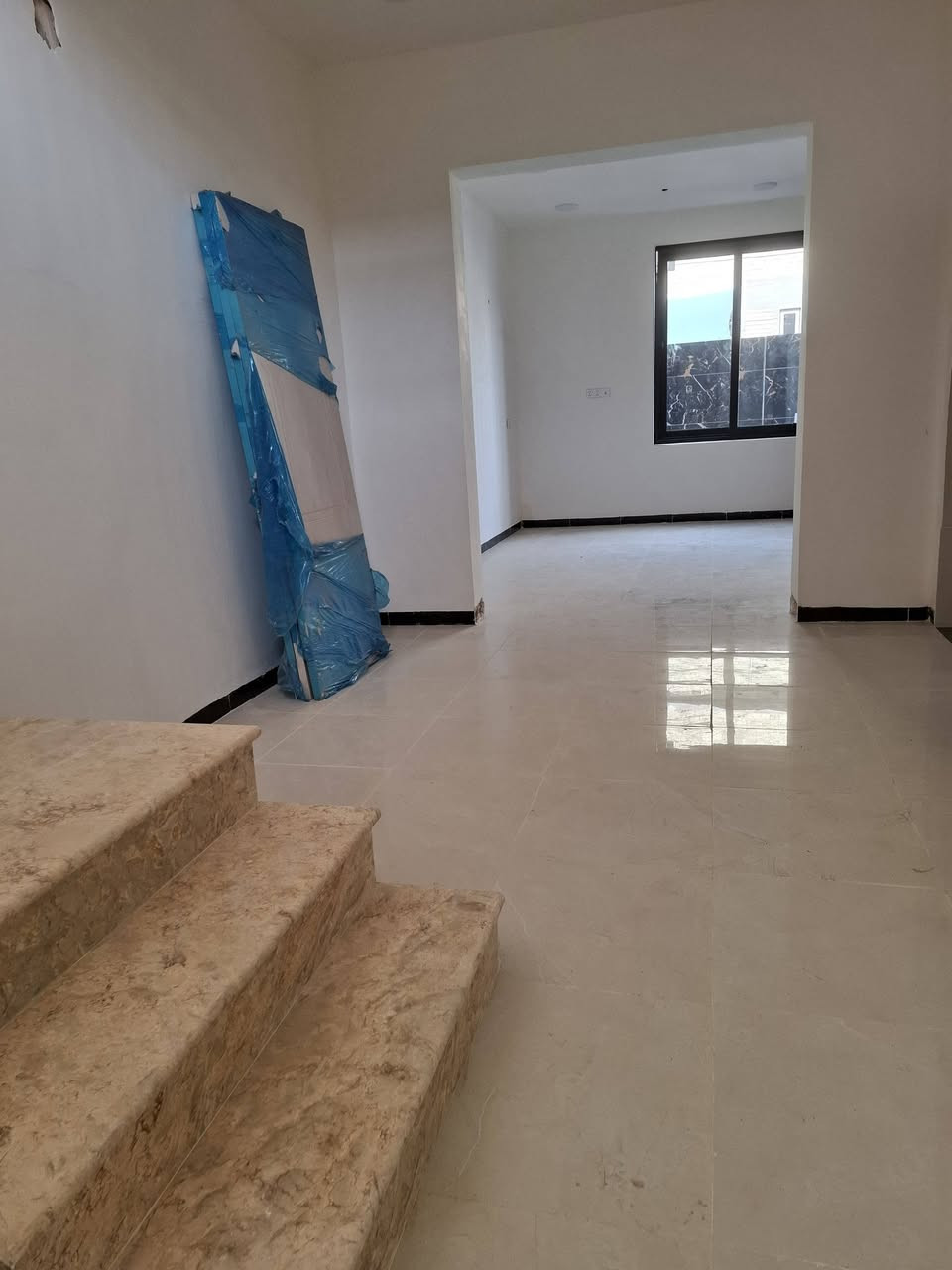 السلام عليكم من رخصة الادمن 
دار للبيع طابقين 
مساحة 150م
3 غرف نوم 
طابوا زراعي سند  ٢٥
تشطيبات اخيرة 
موقع مميز  قريب جدا من جسر بته
للاستفسار الاتصال على الرقم 
***********  واتساب او اتصال
