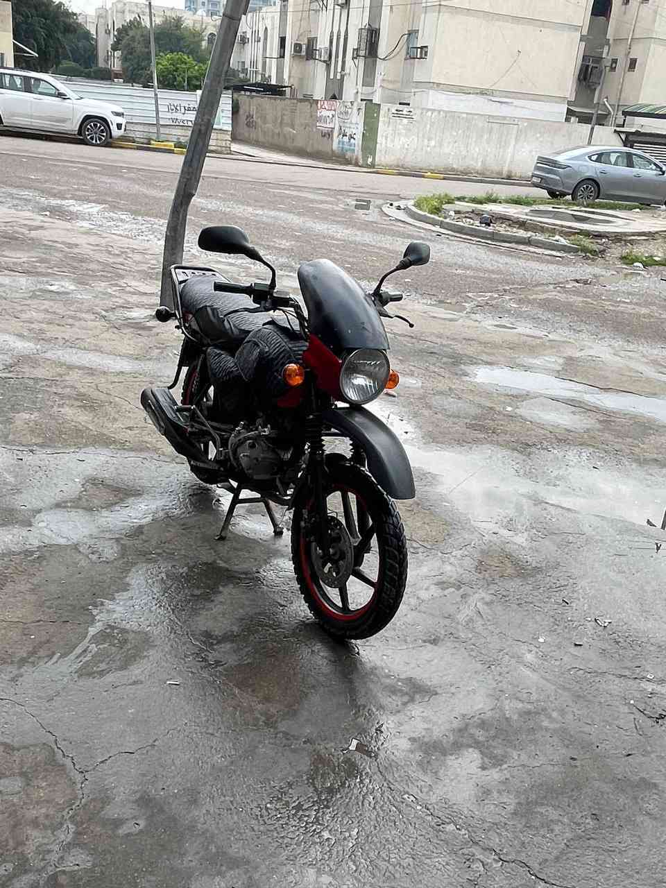 السلام عليكم بوكسر جبلي موديل 21 كلك بدون اوراق ماشيه 24 الف حقيقي استخدام شخصي الدراجه مابيه اي نقص بيع فقط مااراوس مكاني بغداد السيديه السعر 850 بيها مجال للطيبين *********** مامتواجد عل فيس
