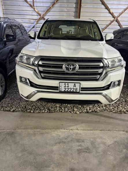 السلام عليكم للبيع تيوتا لاندكروز  2017 شركة جيهان مكفولة كفالة عامة رقم بغداد مميز باسمي بيع او امراوس بلاندكروز من موديل 22الى 25 ماشية 140 السعر 540 مع الرقم المميز مكان السيارة ذي قار قضاء الرفاعي ***********/***********
