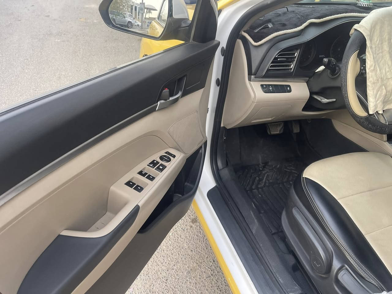 سلام عليكم
النترا موديل 2019 خليجي للبيع 
مكينه 2000كير اي تي 
كير مكينه مكفولات 
تبريد قطعتين 
لايتات ال دي 
سياره جاهزه 
مصفر هيئه وغرامات 
رقم بغداد دولي بسمي 
مكانه سلمان باك المدائن 
(***********)
سونار مرفق (سعره 140 وبيه مجال
