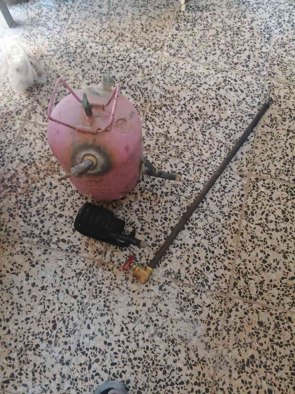يا الله سلام عليكم ورحمه الله وبركاته 
كشر قنينه عراقي
غنينه كوزان سوري 
نراكيل عدد ثنين 
بريمز نفط
للبيع مكاني بغداد الكماليه 
رقم الهاتف ***********
