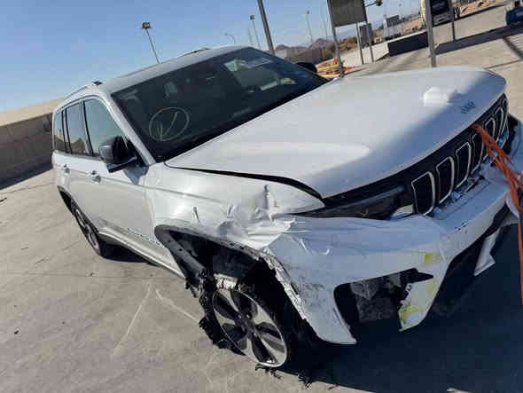 يالله...
جيب هايبرد 2024 لمتد بلگ إن 4xe
(  بانزين هايبرد هجين )

وارد امريكي 
ضرر  چامرلغ ايمن فقط 

رقم بغداد بإسمي تحويل مباشر 

عداد المسافة المقطوعة ٣٣ الف

المواصفا ت:-

محرك 2000 تيربو
تشغيل عن بعد 
بصمه ابواب وتشغيل 
سقف بانوراما 
مقاعد جلد لون بيجي مميز
كير ماوس 
كشنات تدفئه وكهرباء 
3 شاشات 
منزل بيها خرائط ومعربة
كامرة خلفية
درايف مود 3 وضعيات قيادة
جنطة كهرباء 
حساسات مري 
لد امامي خلفي 
حساسات خلفيه
نظام منحدرات 
رقم مميز
رقم بغداد انكليزي باسمي شرط تحويل 
وبعد بيها هواية مواصفات

السعر 355 $$
للاستفسار الاتصال ***********

📍عنواني بغداد الغدير
