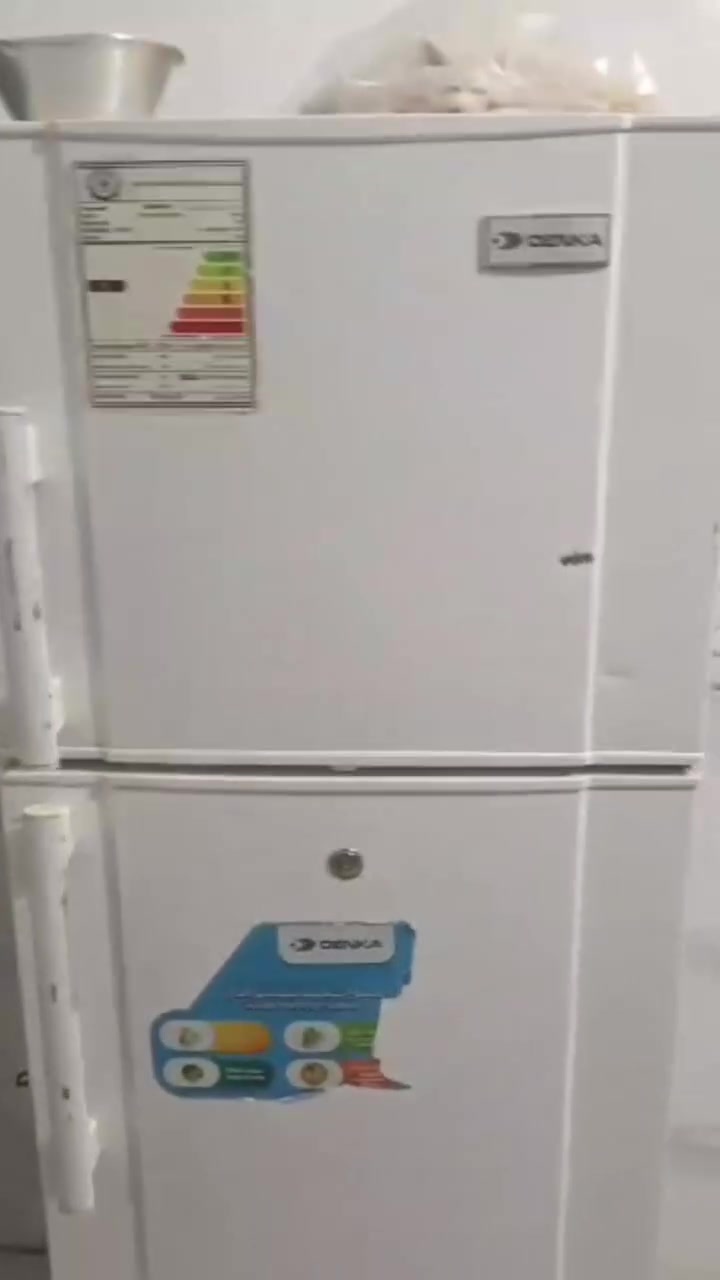 ثلاجه بلاديه كلش نظيفه 160وبيها مجال قليل


**إذا كنت صاحب هذا الإعلان وتريد حذفه لأي سبب، رجاءا أرسل رسالة إلى الدعم الفني**