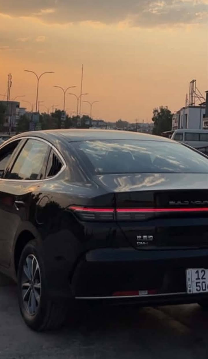 بي واي دي 
ديسدروي اسود ملكي 

موديل 2025

بكن هايبرد 

كهرب بانزين 

المسافه المقطوعه 12الف كيلو

المواصفات معرفه 

شاشه كبيره ايبات قلاب 

داخل ابيض

كير ماوس

تبريد قطقتين 

السياره بوضع الشركه 

رقم نينوى

بدون صبغ بدون بارد مجرد شخط باجاملغ قدر أصباعه 

للتواصل الاتصال 

***********
