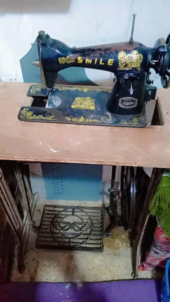 مكينه خياط كامل بس شويه ثكيله بل خياطه السعر60